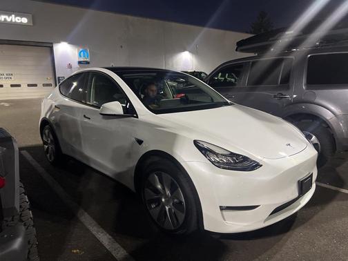 2022 Tesla Model Y Long Range Dual Motor All-Wheel Drive