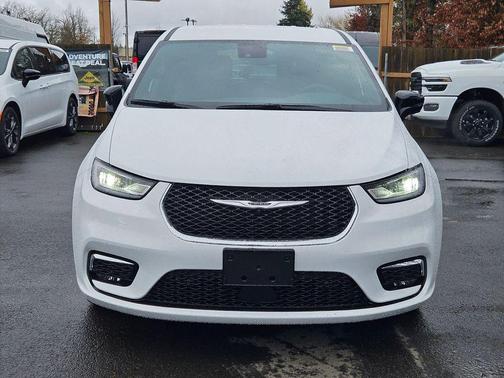Bright White Clearcoat 2026 Chrysler Pacifica L