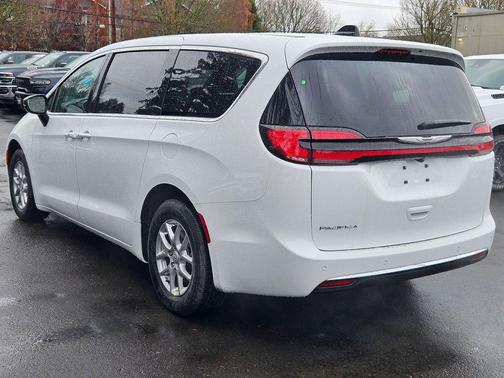 Bright White Clearcoat 2026 Chrysler Pacifica L