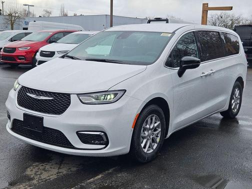 Bright White Clearcoat 2026 Chrysler Pacifica L