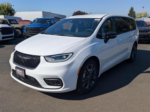 2026 Chrysler Pacifica L