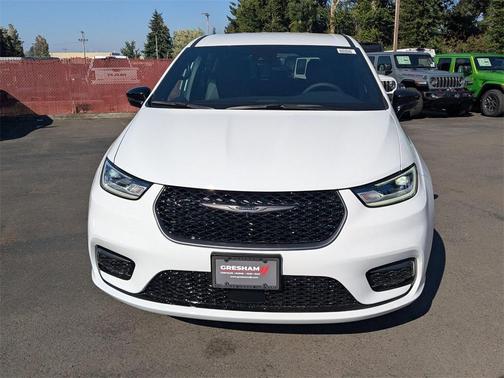 2026 Chrysler Pacifica L