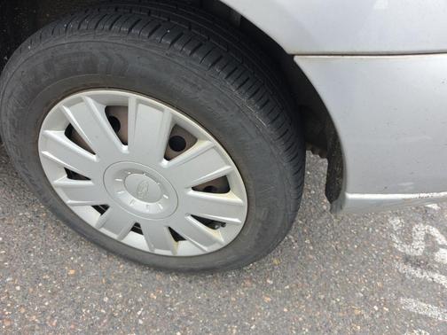 CD Silver Clearcoat Metallic 2007 Ford Focus S