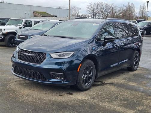 2025 Chrysler Pacifica Hybrid Premium S Appearance Pkg