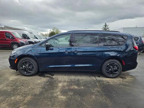 2025 Chrysler Pacifica Hybrid Premium S Appearance Pkg