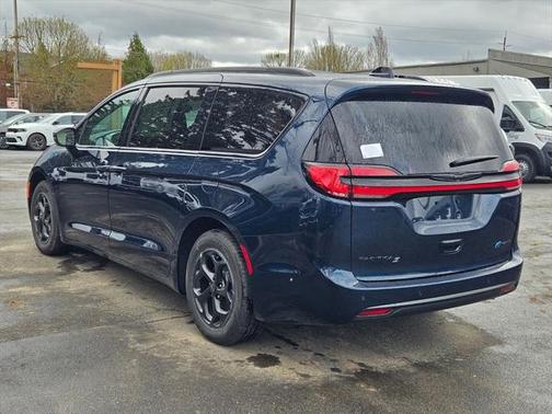2025 Chrysler Pacifica Hybrid Premium S Appearance Pkg