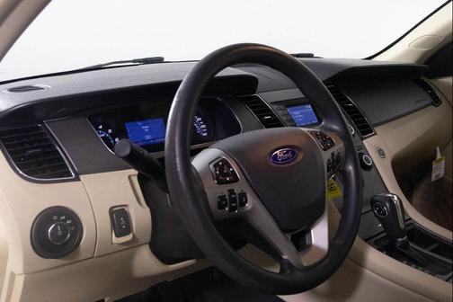 2017 Ford Taurus SE