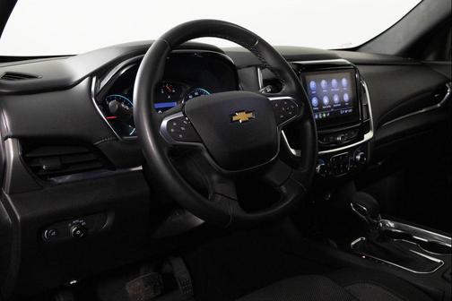 Mosaic Black Metallic 2023 Chevrolet Traverse LT Cloth