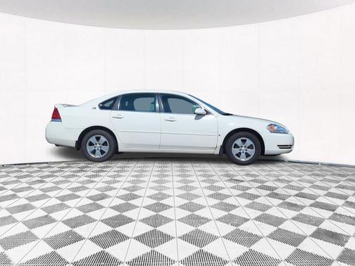 White 2007 Chevrolet Impala LT