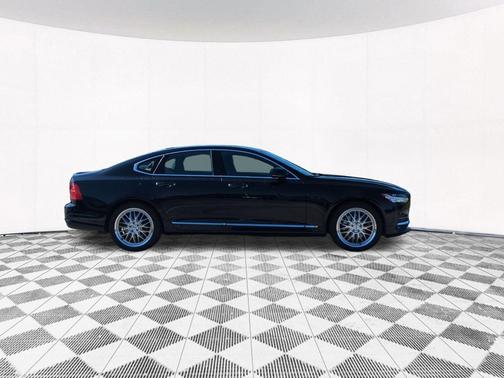 Onyx Black Metallic 2017 Volvo S90 T6 Inscription
