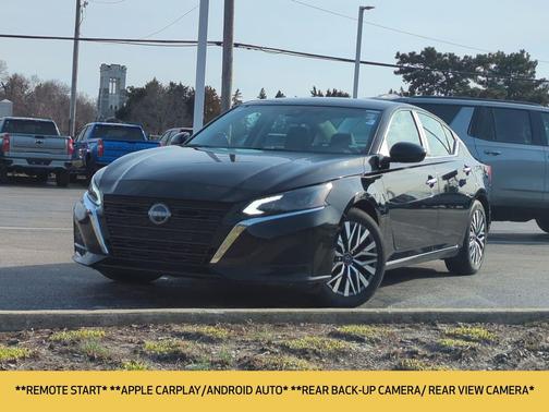 Super Black Clearcoat 2023 Nissan Altima 2.5 SV