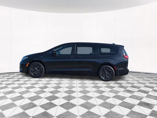 Brilliant Black Crystal Pearlcoat 2022 Chrysler Pacifica Hybrid Touring L