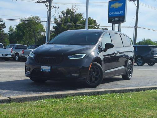 Brilliant Black Crystal Pearlcoat 2022 Chrysler Pacifica Hybrid Touring L