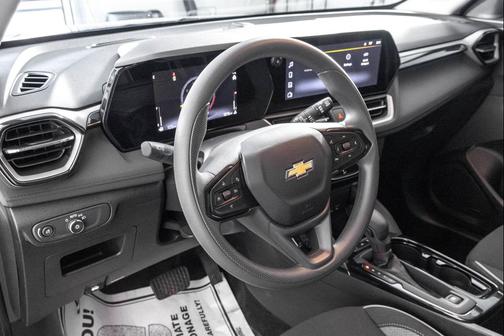 Mosaic Black Metallic 2026 Chevrolet Trailblazer LS