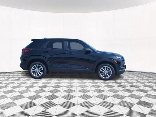 Mosaic Black Metallic 2026 Chevrolet Trailblazer LS