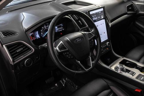 Black Metallic 2022 Ford Edge SEL