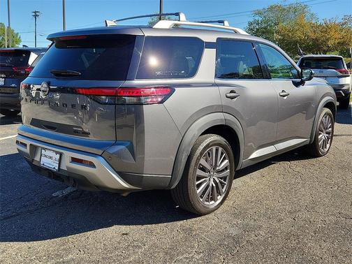2023 Nissan Pathfinder SL 4WD