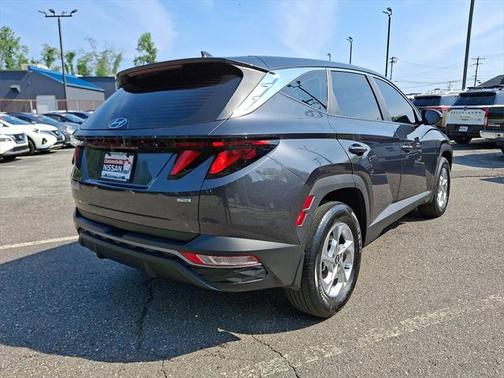 2022 Hyundai TUCSON SE