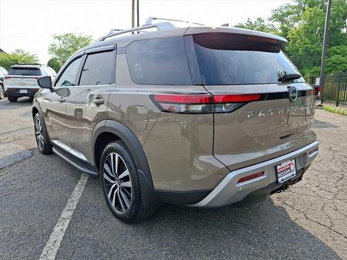 2023 Nissan Pathfinder Platinum 4WD