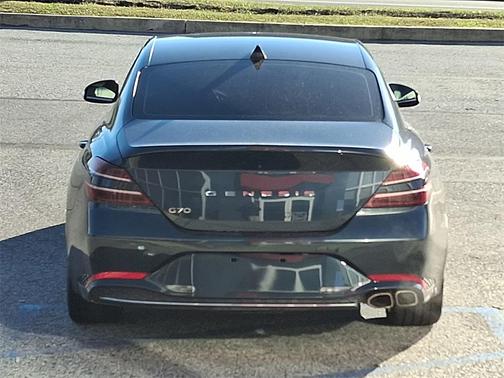 2023 Genesis G70 2.0T RWD