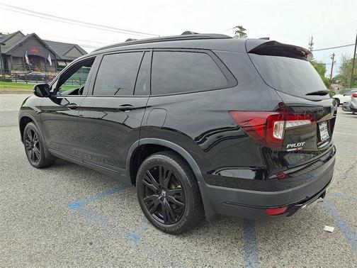 2022 Honda Pilot AWD Black Edition