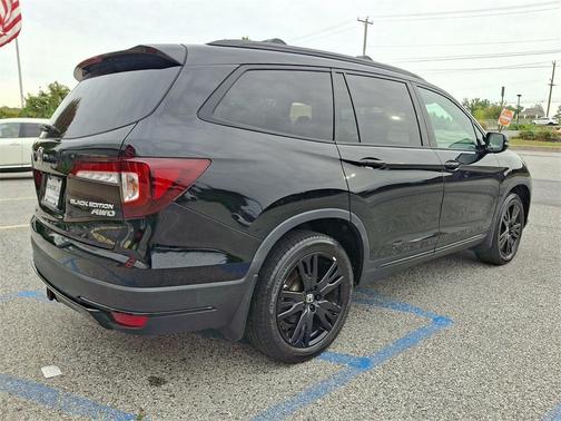 2022 Honda Pilot AWD Black Edition