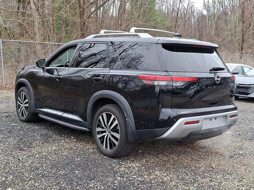 2023 Nissan Pathfinder Platinum FWD