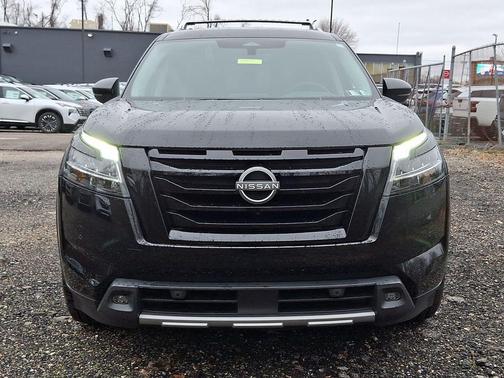 2023 Nissan Pathfinder Platinum FWD