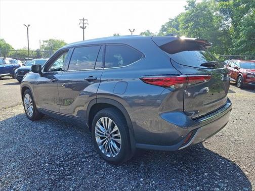 2023 Toyota Highlander Platinum