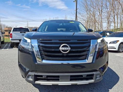 2022 Nissan Pathfinder SL 4WD