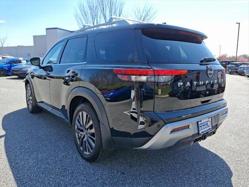 2022 Nissan Pathfinder SL 4WD