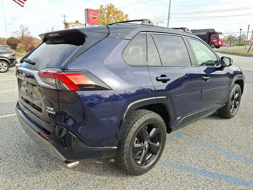 2019 Toyota RAV4 Hybrid SE