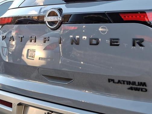 2025 Nissan Pathfinder Platinum 4WD