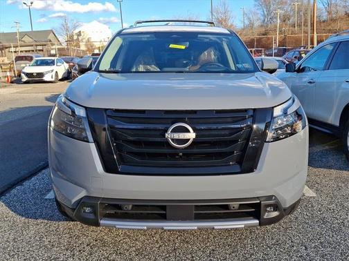 2025 Nissan Pathfinder Platinum 4WD