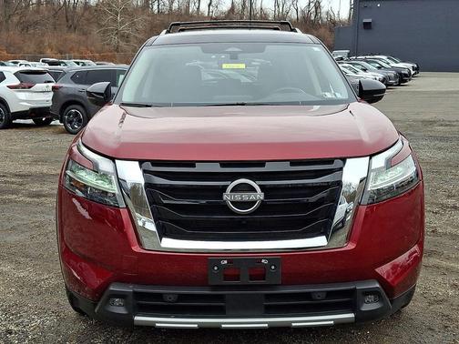 2023 Nissan Pathfinder SL 4WD