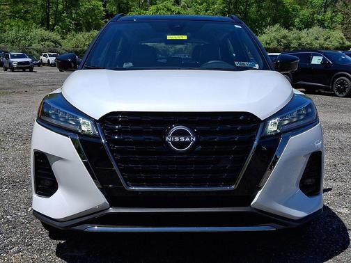 Aspen White 2023 Nissan Kicks SR