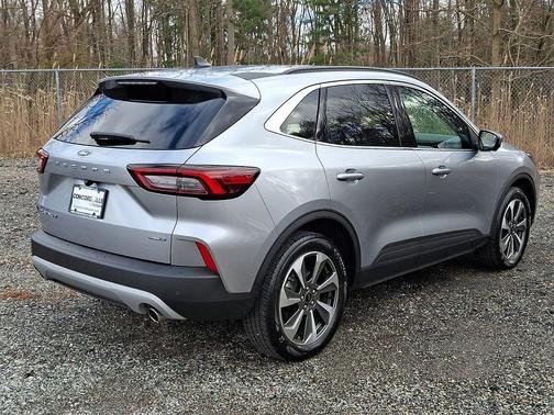 Iconic Silver Metallic 2024 Ford Escape Platinum
