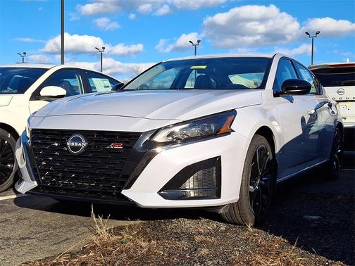 2025 Nissan Altima SR FWD