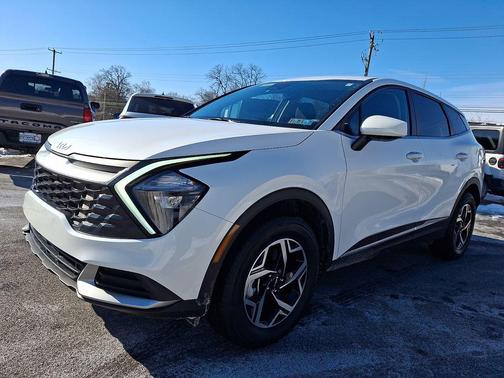 Snow White Pearl 2023 Kia Sportage LX