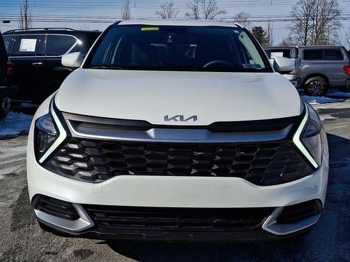 Snow White Pearl 2023 Kia Sportage LX