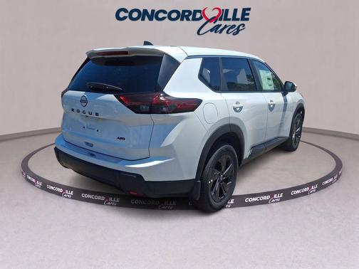 Everest White Pearl Tricoat 2026 Nissan Rogue SV