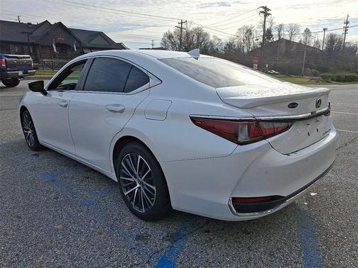 2024 Lexus ES 250 Base