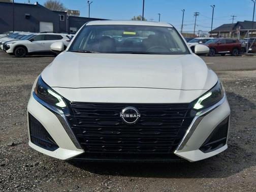 Pearl White 2025 Nissan Altima 2.5 SV