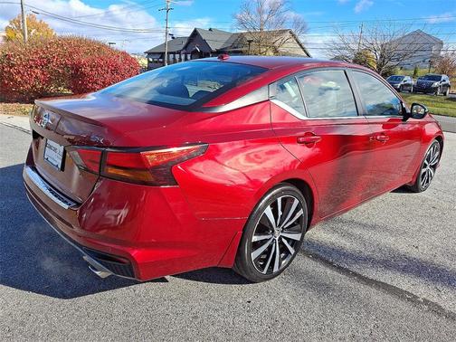 2022 Nissan Altima SR FWD