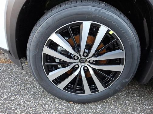 2025 Nissan Pathfinder Platinum 4WD
