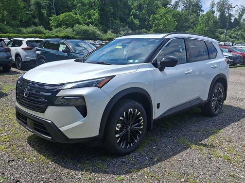 Everest White Pearl Tricoat 2026 Nissan Rogue Dark Armor