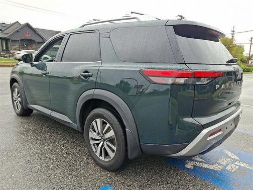 2022 Nissan Pathfinder SL 4WD
