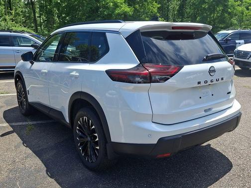 Everest White Pearl Tricoat 2026 Nissan Rogue Dark Armor