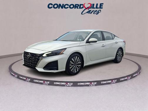 Pearl White 2023 Nissan Altima 2.5 SV