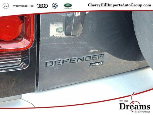 2023 Land Rover Defender 110 SE